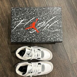 Air Jordan 4 retro. Worn   Few times. Great condition